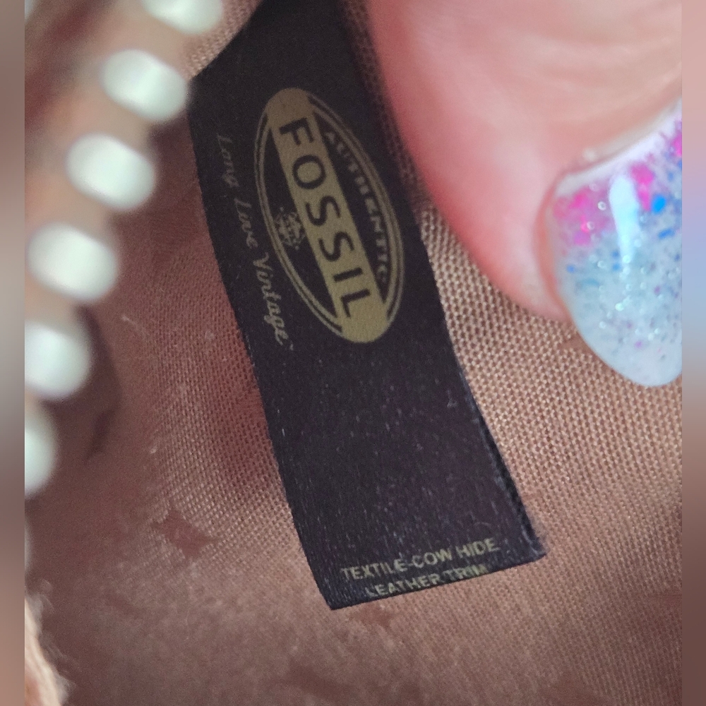 ✨ RETRO VIBES ALERT! ✨ Fossil Key-Per Crossbody 🔑🌈 - Picture 8 of 13
